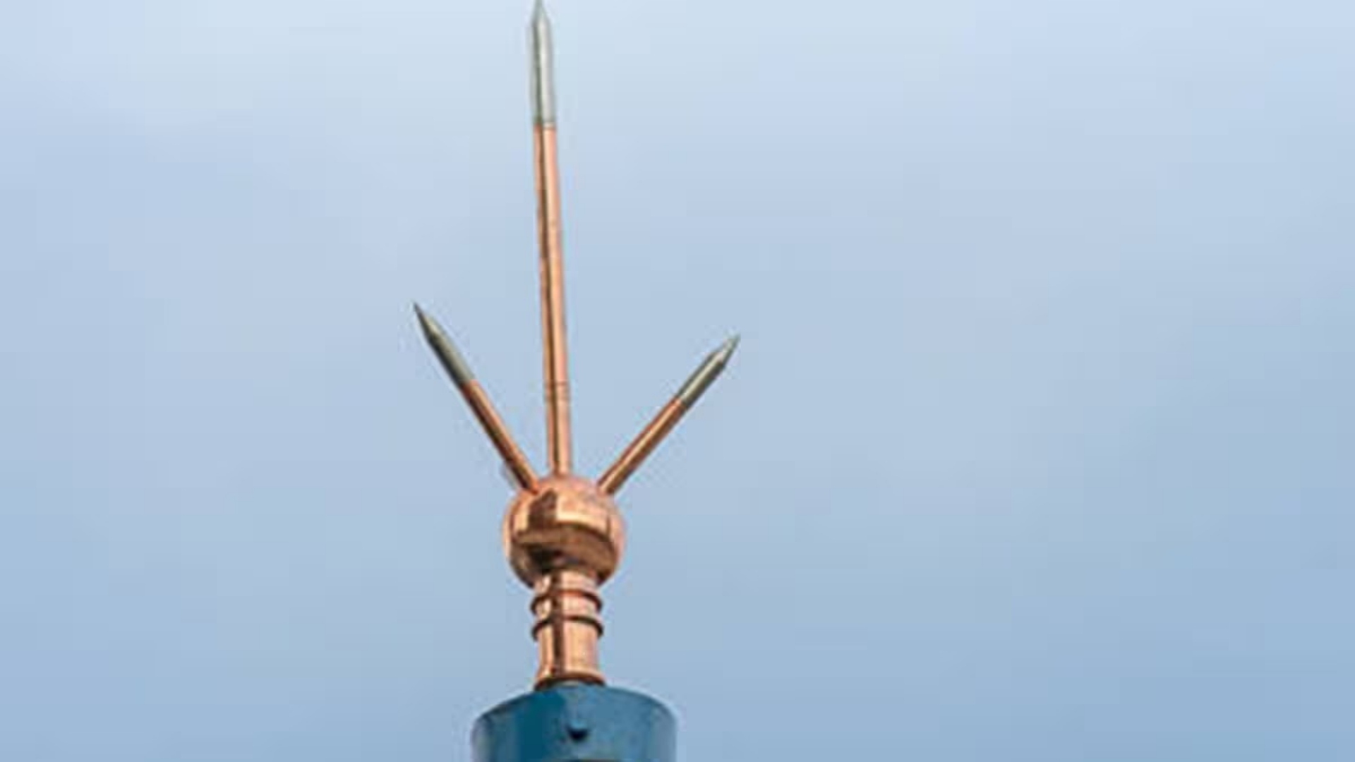 गोड्डा के 171 सरकारी स्कूलों में तड़ित चालक नहीं, 40 हजार बच्चों की जान पर खतरा