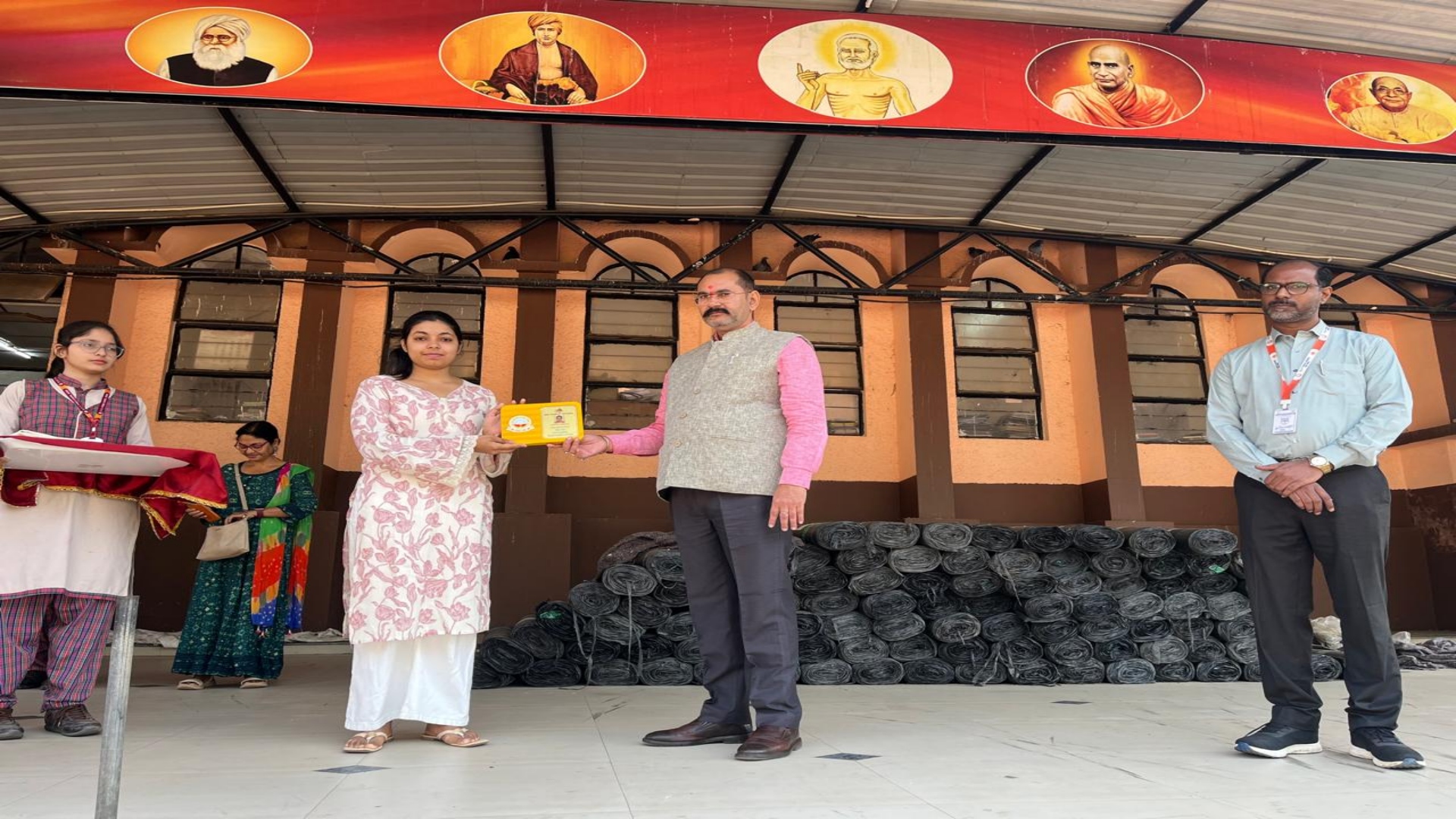 डीएवी हेहल के छात्रों का शानदार प्रदर्शन, GATE में सफलता पर पूर्व छात्रा आद्या विभूति को किया सम्मानित