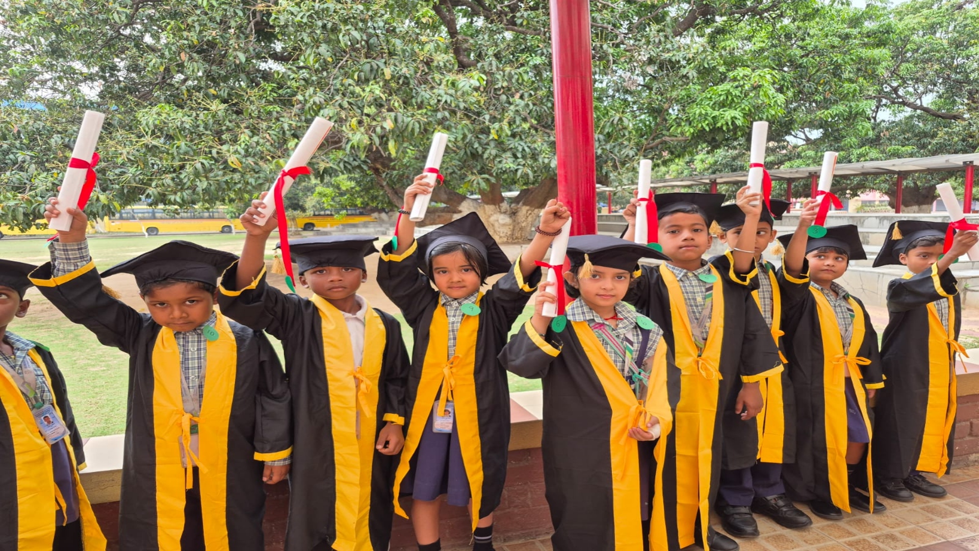 सुरेन्द्रनाथ सेंटेनरी स्कूल में किंडरगार्टन ग्रेजुएशन समारोह, नन्हे विद्यार्थियों ने मनाया उपलब्धि का उत्सव